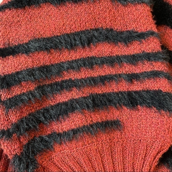 See U Soon Crewneck Tiger Print Eyelash Drop Shoulder Balloon Sleeve … - Picture 10 of 10